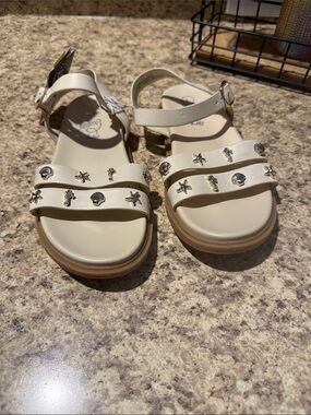 art class Kids Ellis Ivory Sandals with Gold Metallic Sea Charms Size 1 New